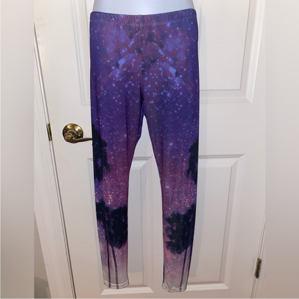 Women’s Paradise Nights graphic leggings. Pre-owned good condition.